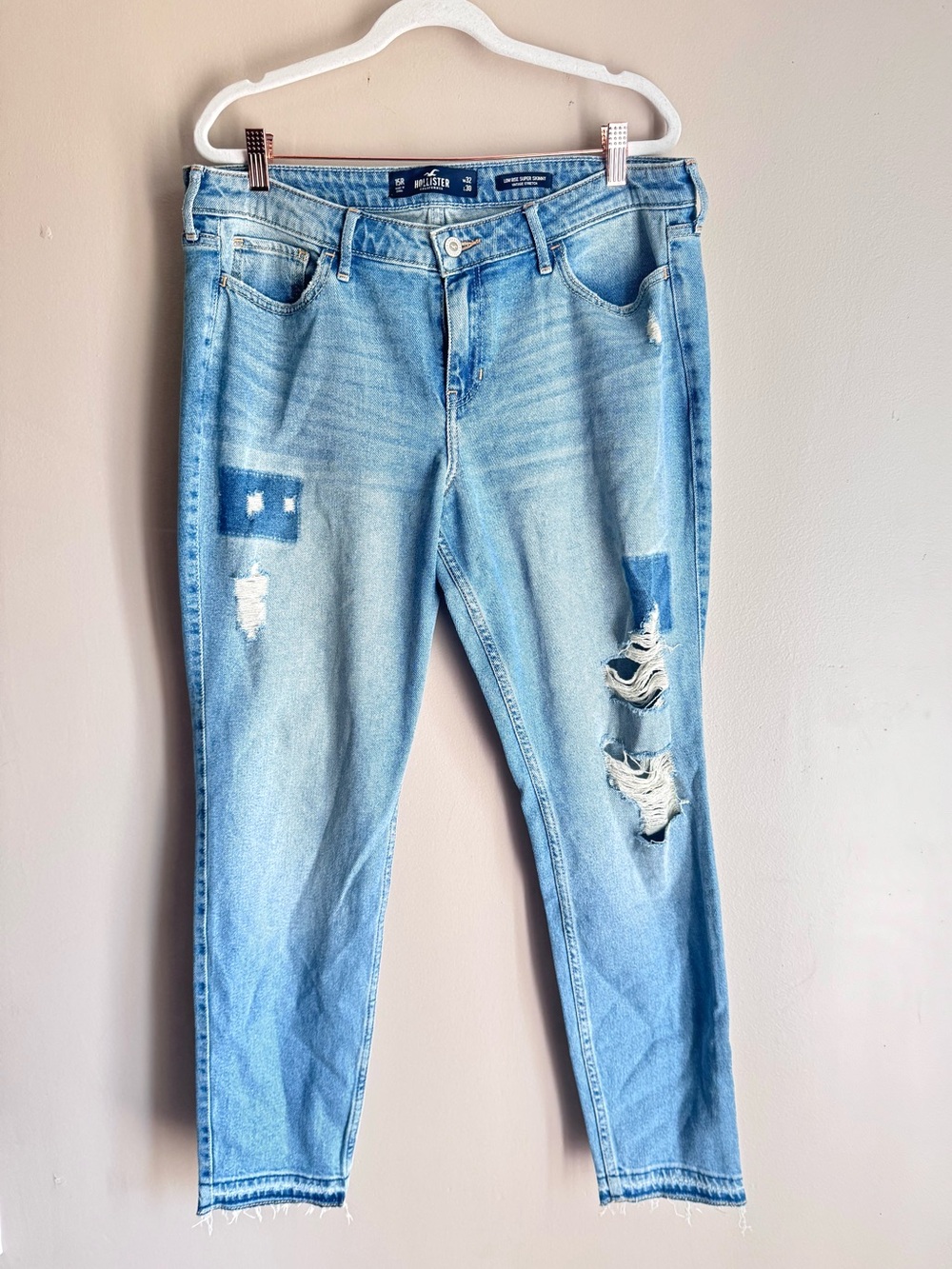 Hollister Low Rise Super Skinny Jeans Destructed Light Wash 32